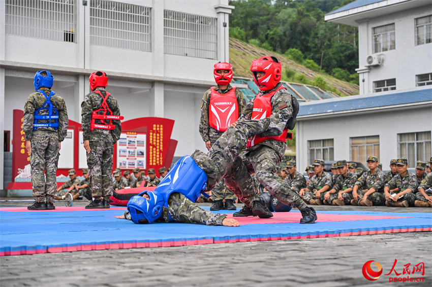 �ܵжԿ�ѵ����