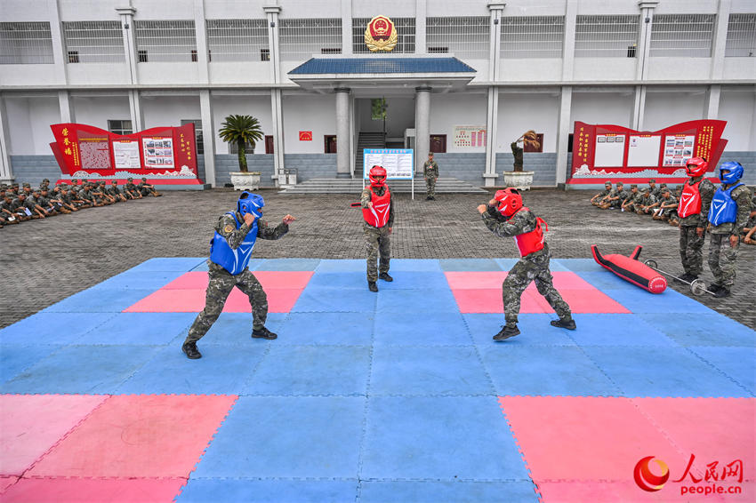 �ܵжԿ�ѵ����