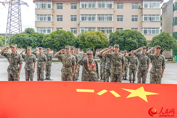 ��μ����ٱ������¾����Ĵʡ���Ц�� ��