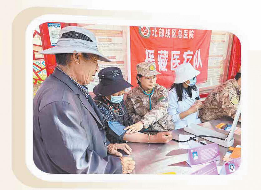 12月，北部战区总医院援藏医疗队赴西藏阿里地区札达县巡诊。孙  巍、郑洪通摄