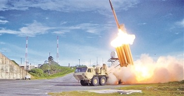 美制“萨德”系统发射拦截弹。