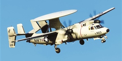 美国海军装备的E-2D预警机。