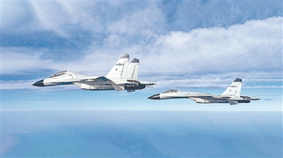 海空之间,战机翱翔。