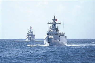近日，海军某支队开展海上训练。于建涛 摄