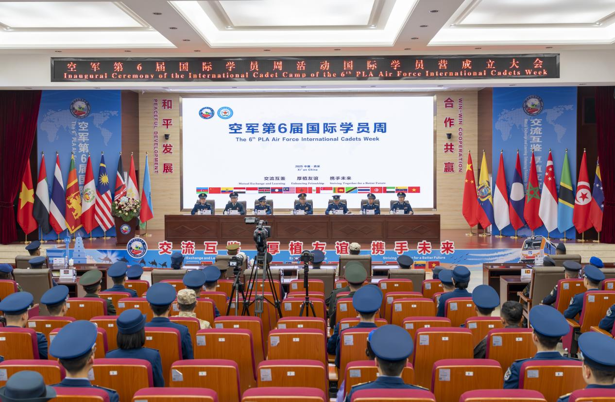 11月3日上午，由空军工程大学承办的空军第六届国际学员周在西安开幕。人民网记者 唐宋摄