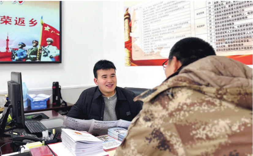 方斌接待退役军人。储书常摄