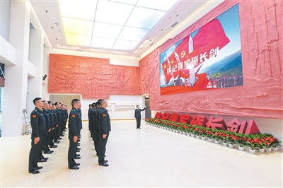 火箭军指挥学院组织学员开展现地教学。李二龙摄