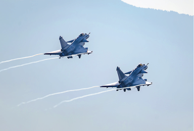 2月上旬，空军航空兵某旅开展飞行训练。肖锐 摄