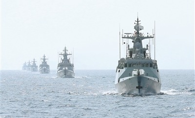 该支队组织舰艇编队训练。本报特约记者 王光杰摄