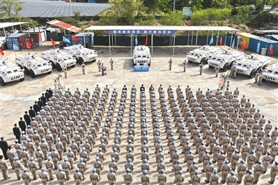 中国第12批赴南苏丹（朱巴）维和步兵营清明祭奠英烈活动现场。杨仕伟摄