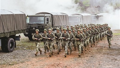 该旅组织战备拉动训练。闵定磊摄