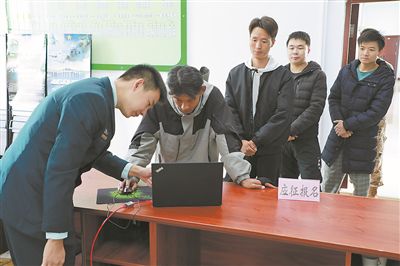 ͼ�ڣ�����Ӣ������������ӻԾ�����ξ����� ����