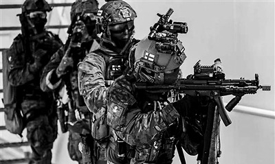 芬兰军队参加“南方狮鹫25”北约多国特种部队演习。