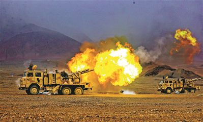  近日，该师组织实弹射击训练。崔浩浩摄